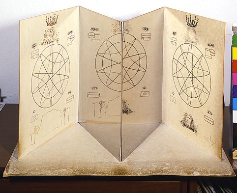 Immortalité stéréoscopique et stéréochimique de la monarchie